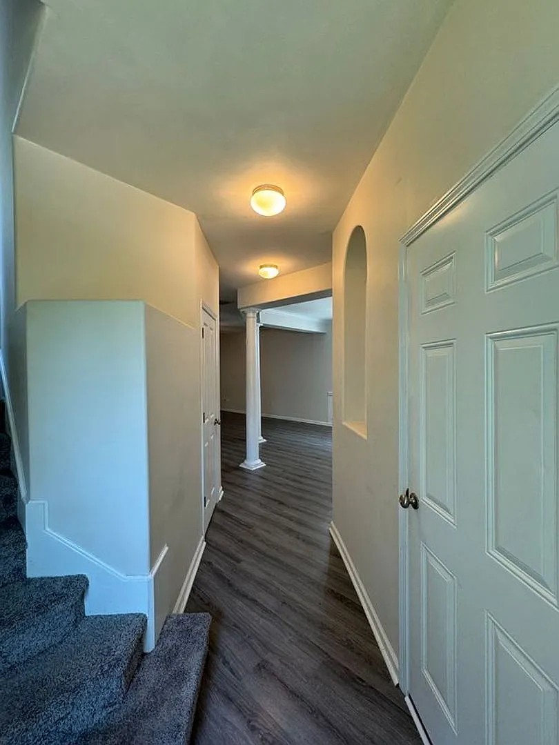 Home in Mainstreet!! — Photo 3