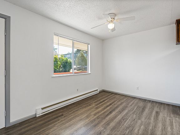 5th image of 3132 Lombard Ave APT 6