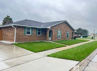 700 Deerfield Rd #704, Gretna, LA 70056