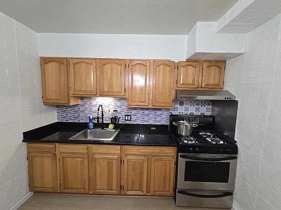 4th image of 27 Wilms Ave