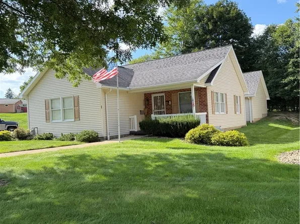 60 Woods Blvd, Leetonia, OH 44431