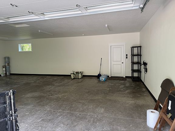 4th image of 228 Alpenridge Rd