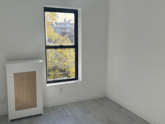 5th image of 244 Vernon Ave APT 4