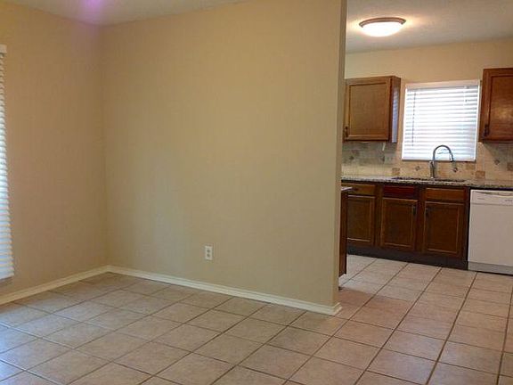 4th image of 935 Middle Cove Dr