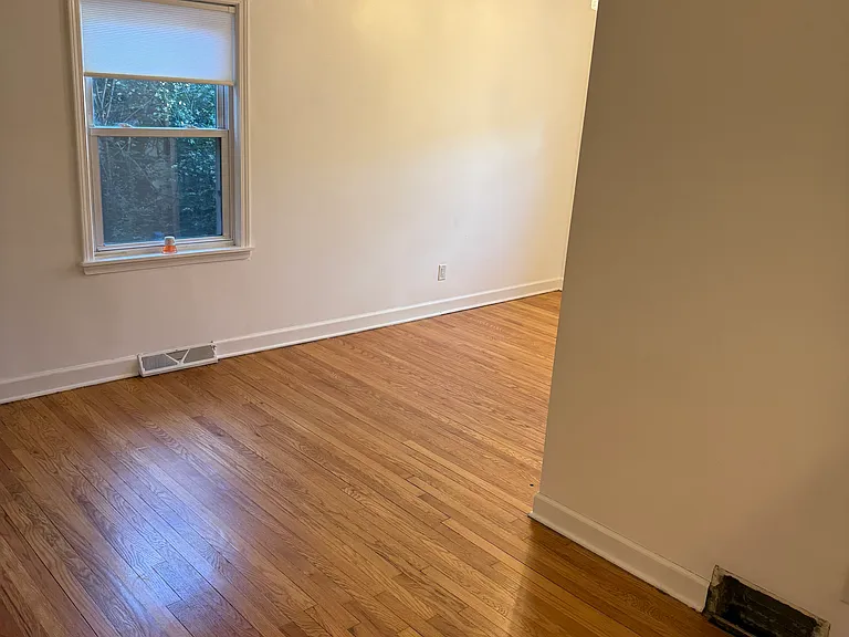 242 Adelaide Pl — Photo 11