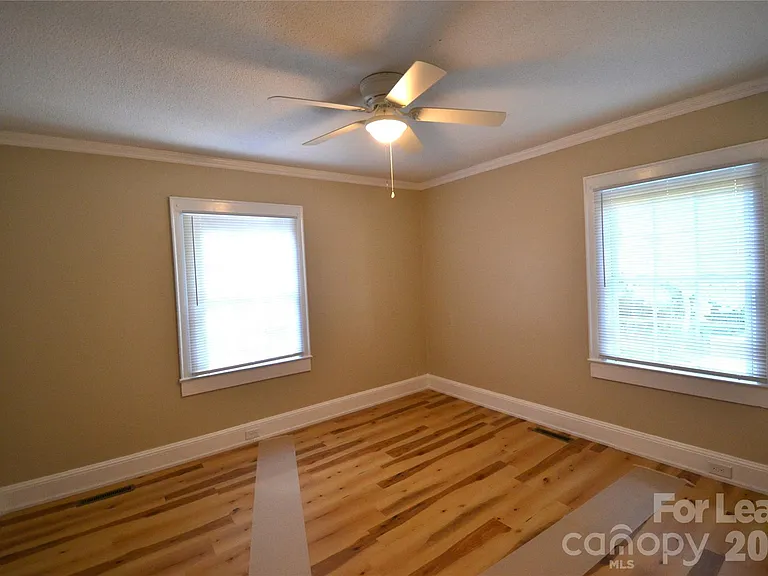800 Arbor St NE — Photo 17