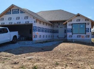 965 S Silverwood Ln, Nixa, MO 65714