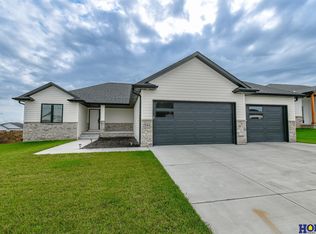 542 N 107th St, Lincoln, NE 68527