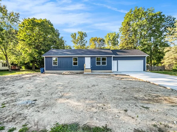4350 Chicory Ln, Burton, MI 48519