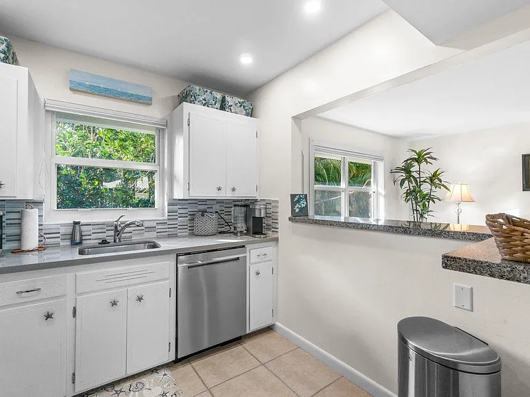 100 Venetian Dr #9 — Photo 12