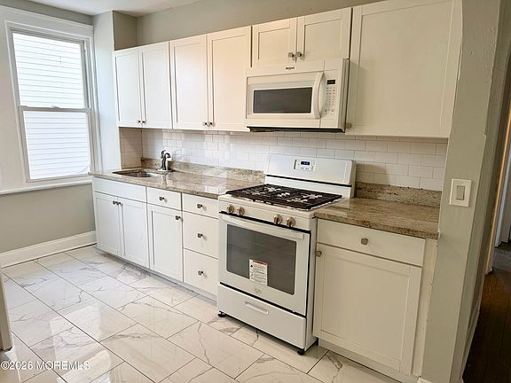 3rd image of 37 2nd Ave APT 1