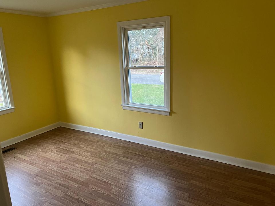 2nd image of 501 Dail St