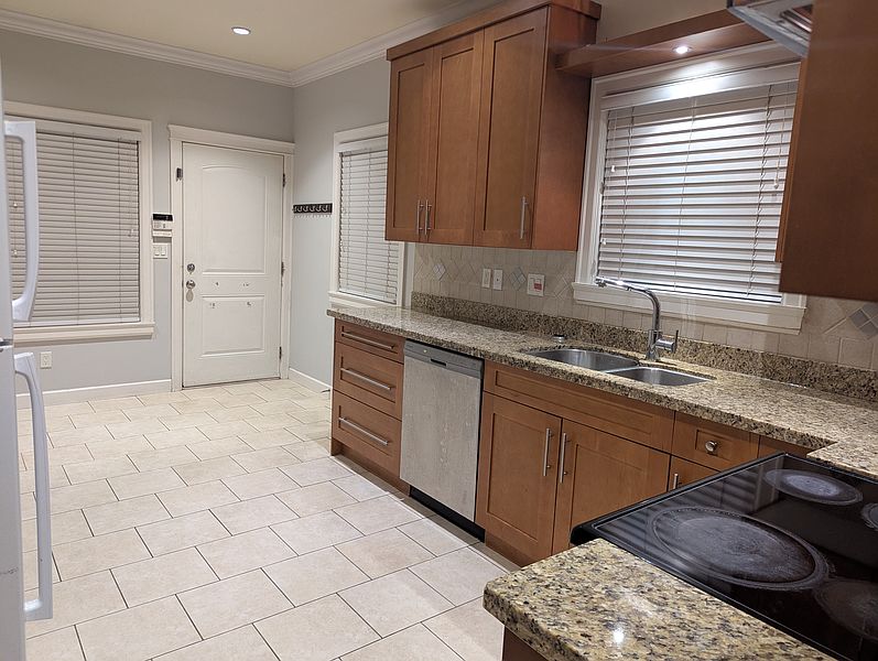 Vancouver House for rent - 3 Bedrooms — photo 9