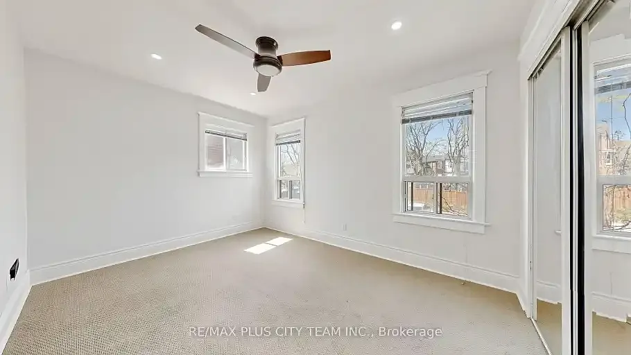 Building Photo - 402 Woodbine Ave #1A