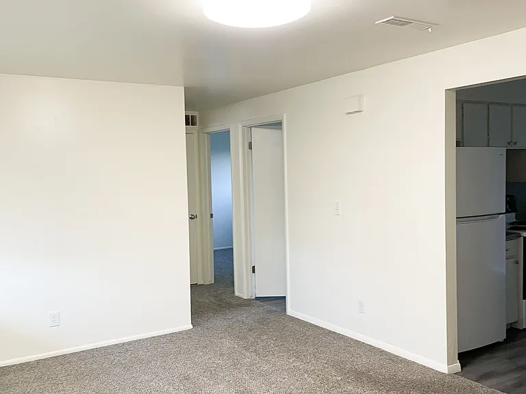 536 E Center St — Photo 4