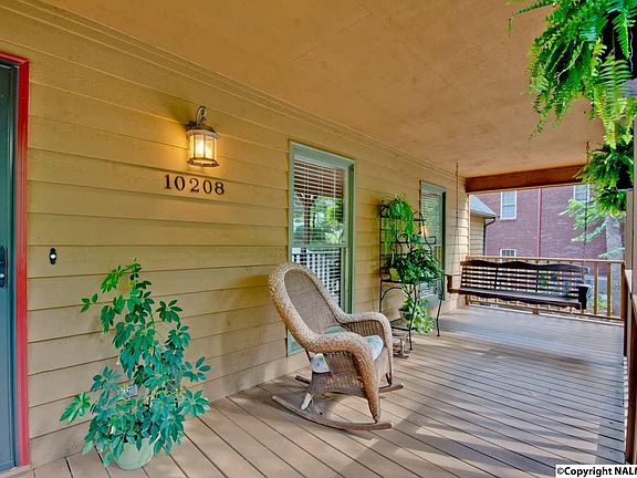 3rd image of 10208 Gibraltar Dr SE