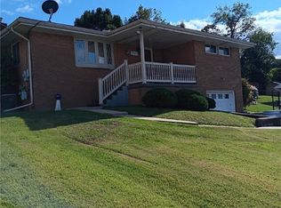 430 Hillcrest Dr, Latrobe, PA 15650