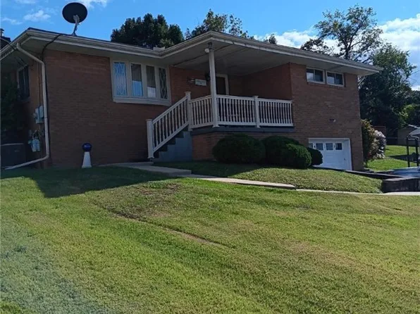 430 Hillcrest Dr, Latrobe, PA 15650