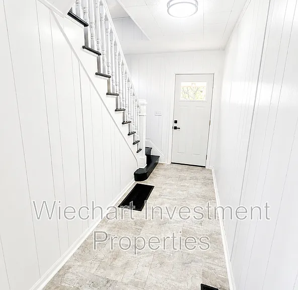 924 W Wayne St — Photo 3