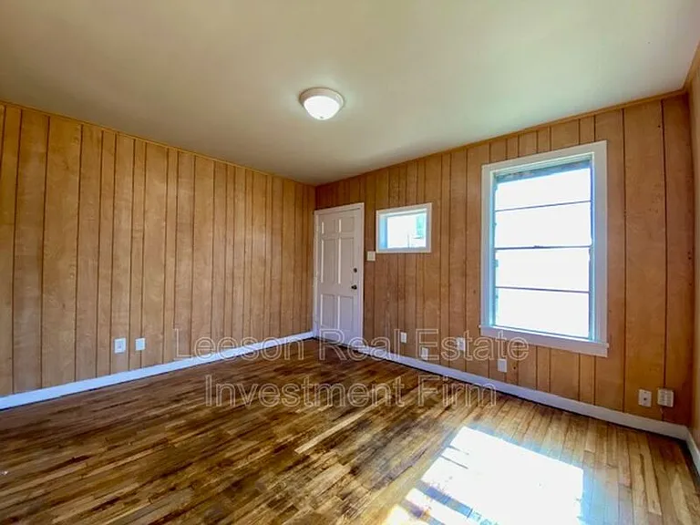 547 Wyche St — Photo 3