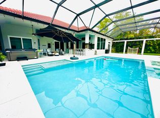 833 Forest Glen Ln, Wellington, FL 33414