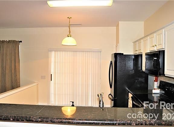 4th image of 3326 Elizabeth Glen Dr