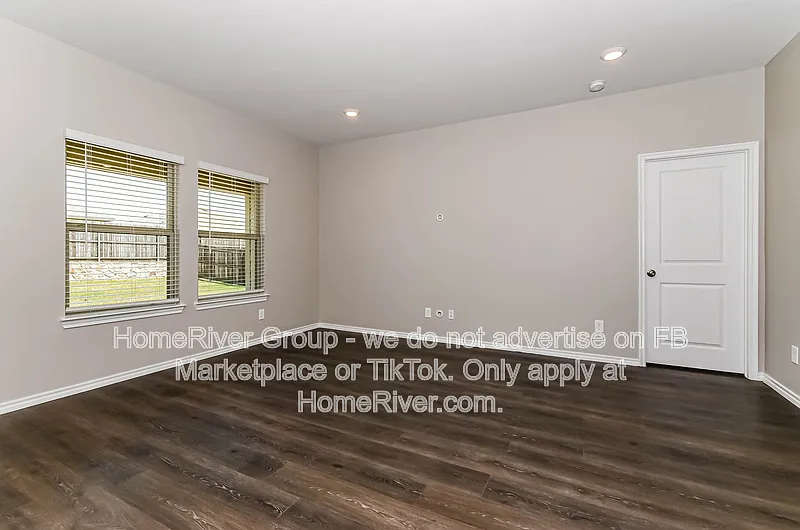 3 bed, 2.0 bath, 1310 sqft, $1,845 — Photo 2