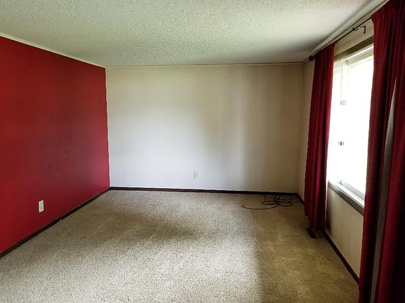 5th image of 105 E Green St