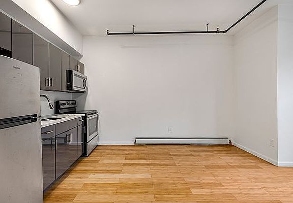 2nd image of 565 Walton Ave APT 2
