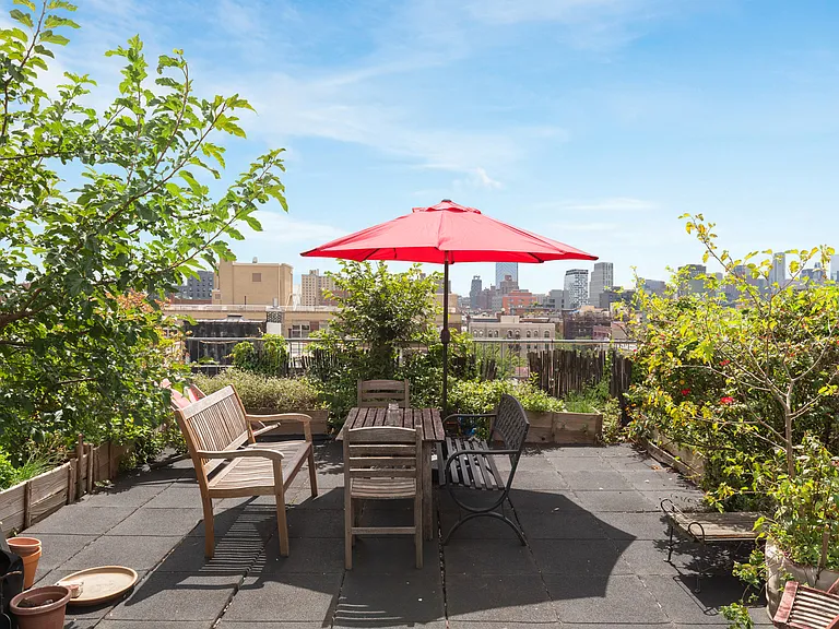 241 E 7th St #2A — Photo 10