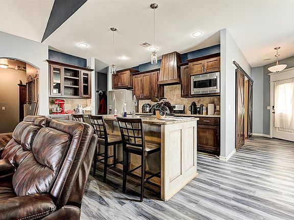 5th image of 6541 Bentley Dr