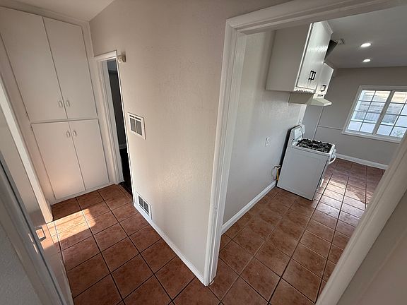5th image of 15242 Gresham St #4