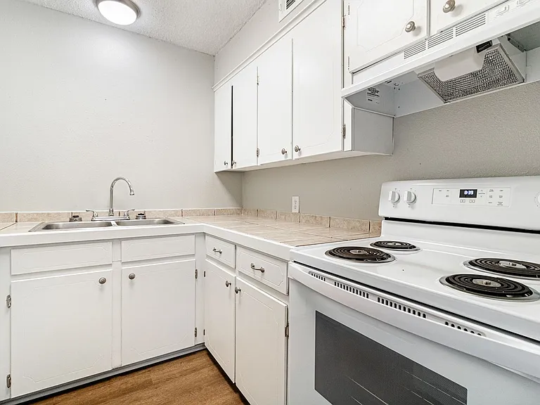 County View Apartments — Photo 16