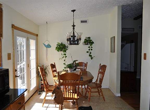 3rd image of 260 Benny Ave