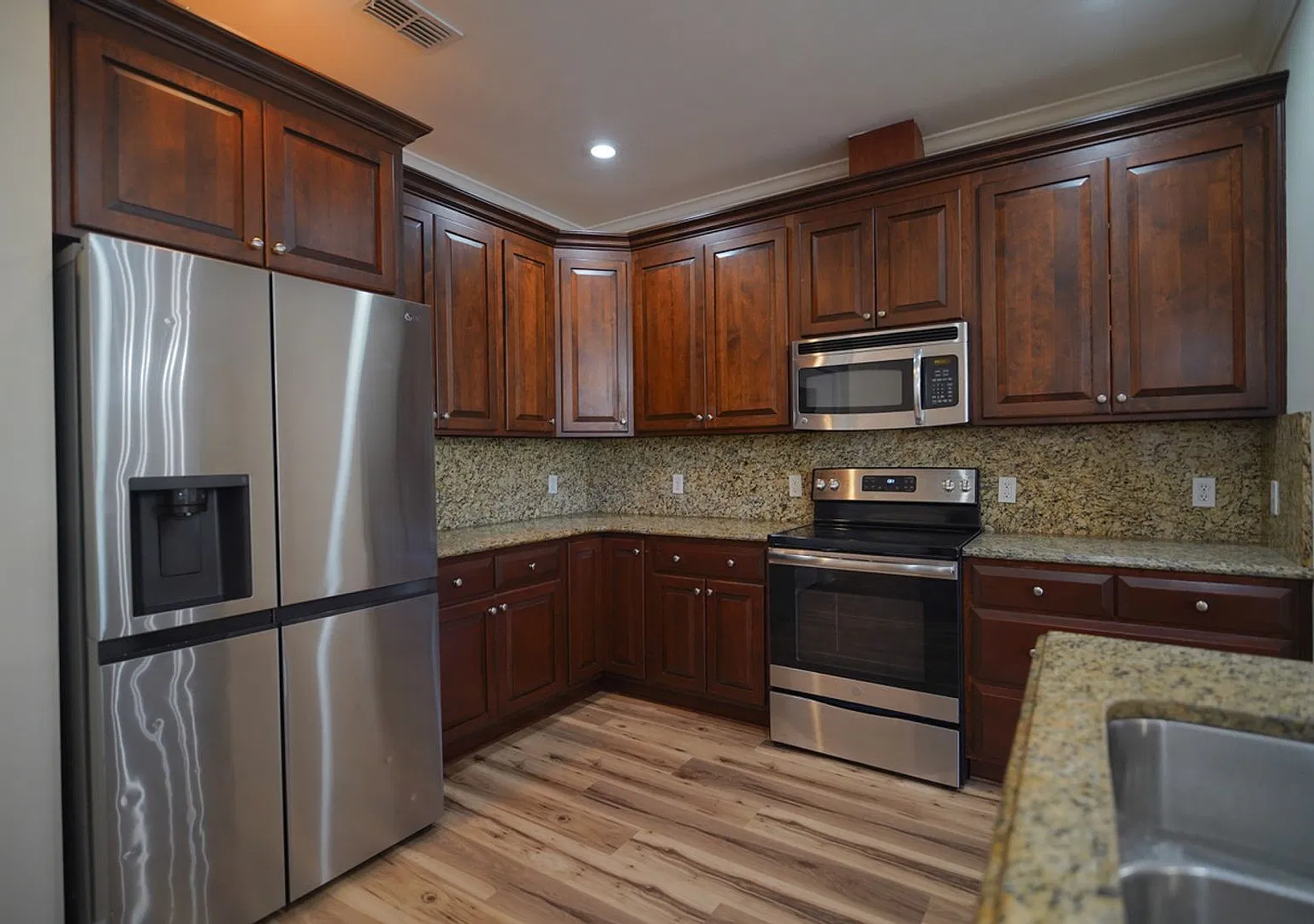 3 Bed / 2.5 Bath Townhome w/Garage in NW — Photo 3