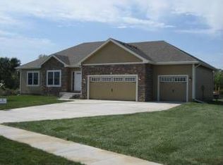 8910 Daybreak Rd, Johnston, IA 50131