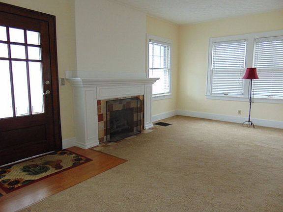 3rd image of 488 S Vine St