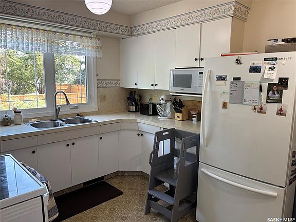 4th image of 8 Whyte PLACE