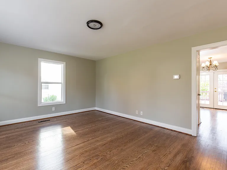 4022 Gloucester Rd — Photo 3