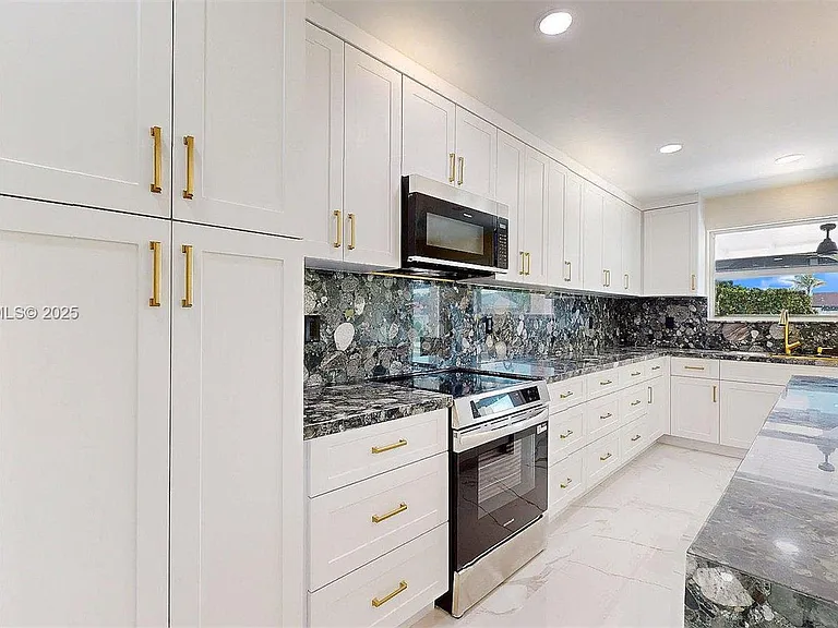 3801 SW 132nd Ave — Photo 12