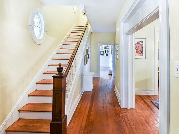 5th image of 405 W 32nd St