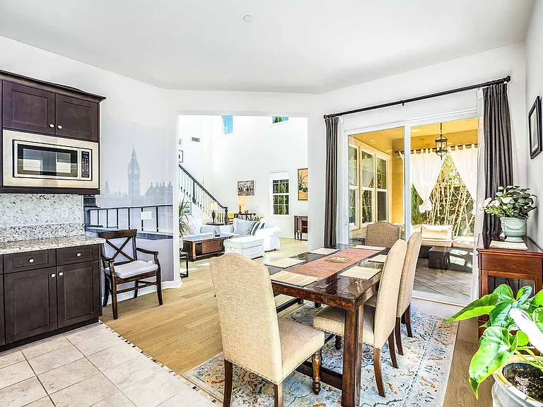 38 Torosa — Photo 9