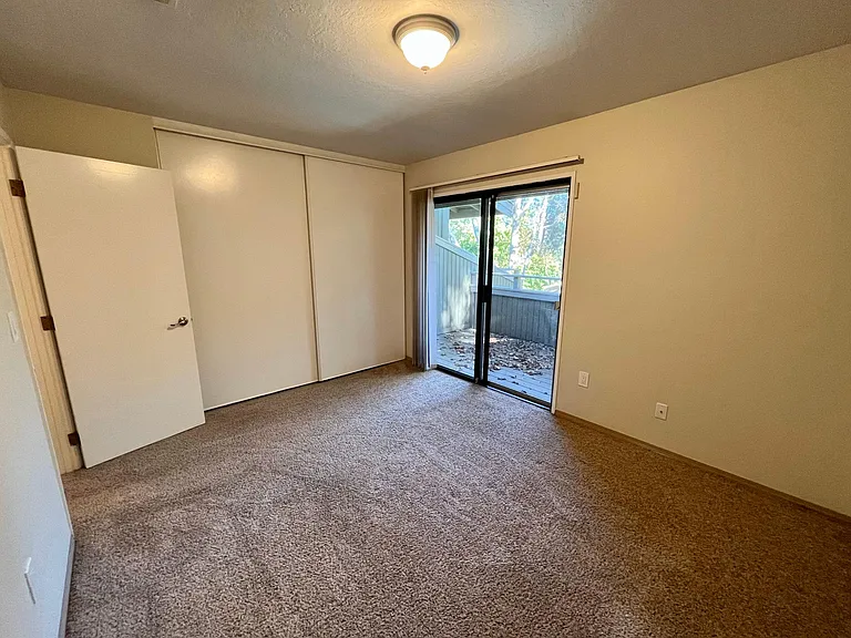 417 Eastgate Ln — Photo 15