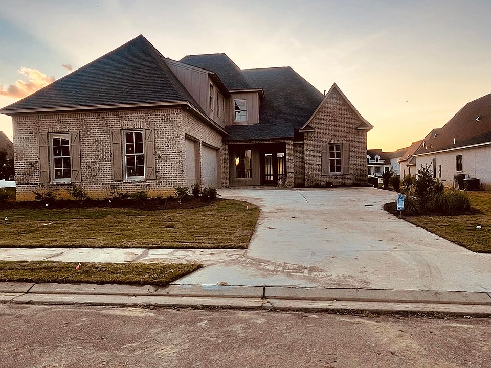 1st image of 107 Venice Cir