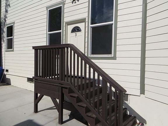 3rd image of 1120 30th St APT 3