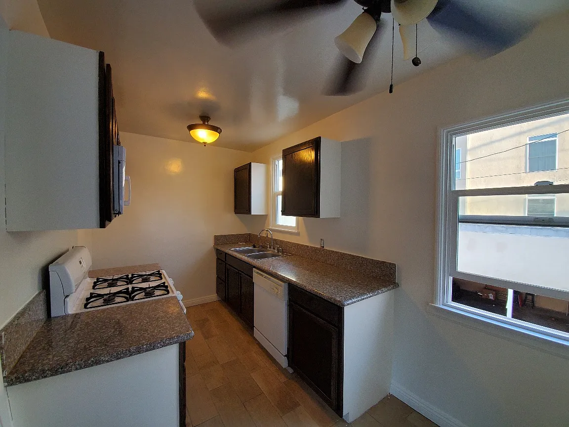 Building Photo - 14558 Dickens St #14560-1/4