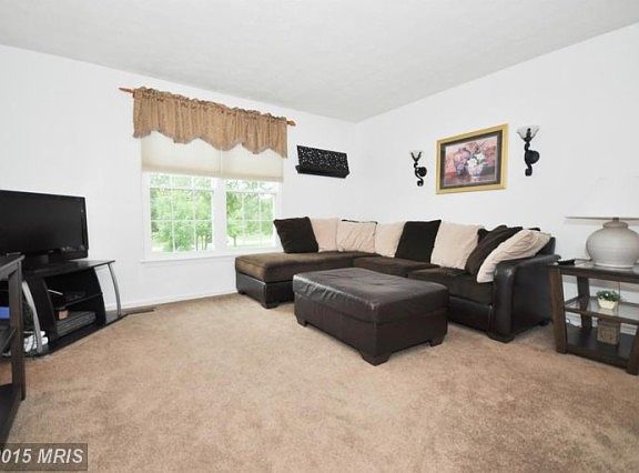 3rd image of 810 Litchfield Cir
