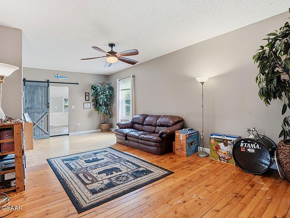 3rd image of 624 9th Ave S