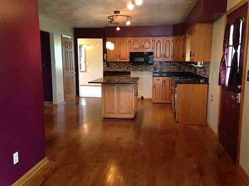 3rd image of 212 Crestwood Dr