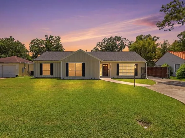 2801 Berry Ave, Groves, TX 77619